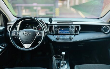 Toyota RAV4, 2015 год, 1 950 000 рублей, 13 фотография