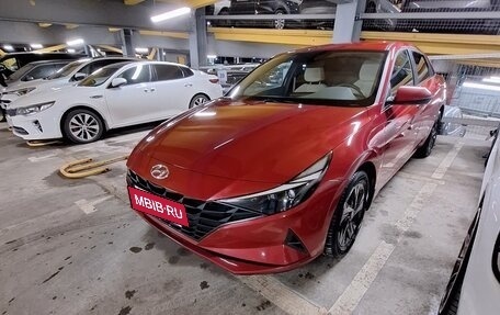 Hyundai Elantra, 2022 год, 2 300 000 рублей, 2 фотография