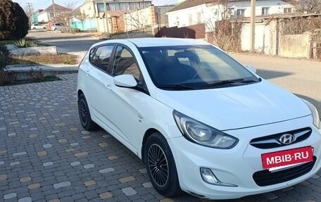 Hyundai Solaris II рестайлинг, 2012 год, 700 000 рублей, 2 фотография