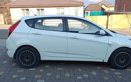 Hyundai Solaris II рестайлинг, 2012 год, 700 000 рублей, 5 фотография