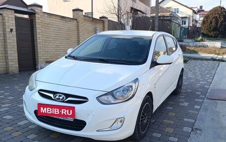 Hyundai Solaris II рестайлинг, 2012 год, 700 000 рублей, 4 фотография