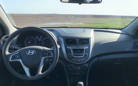 Hyundai Solaris II рестайлинг, 2015 год, 880 000 рублей, 2 фотография