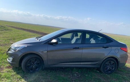 Hyundai Solaris II рестайлинг, 2015 год, 880 000 рублей, 6 фотография