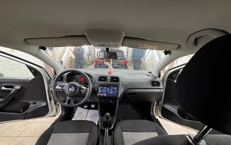 Volkswagen Polo VI (EU Market), 2013 год, 900 000 рублей, 2 фотография