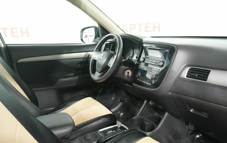 Mitsubishi Outlander III рестайлинг 3, 2016 год, 1 365 000 рублей, 10 фотография