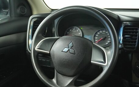 Mitsubishi Outlander III рестайлинг 3, 2016 год, 1 365 000 рублей, 16 фотография