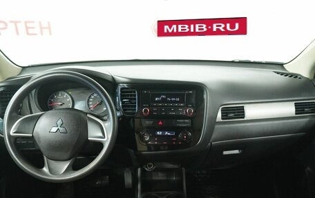 Mitsubishi Outlander III рестайлинг 3, 2016 год, 1 365 000 рублей, 15 фотография
