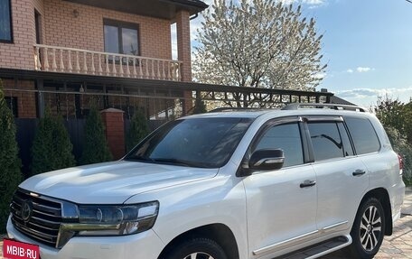 Toyota Land Cruiser 200, 2018 год, 6 350 000 рублей, 3 фотография
