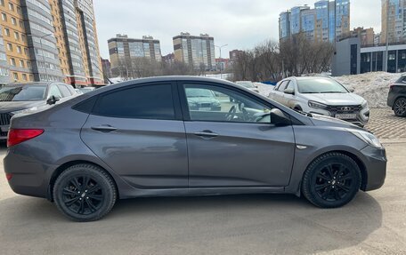 Hyundai Solaris II рестайлинг, 2011 год, 720 000 рублей, 4 фотография