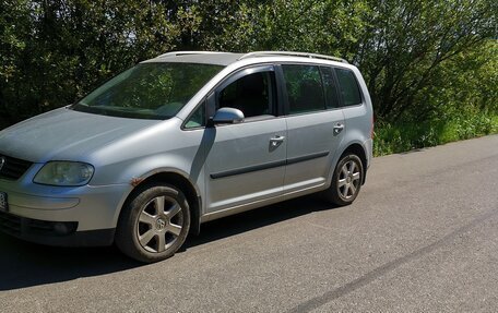 Volkswagen Touran III, 2004 год, 570 000 рублей, 3 фотография