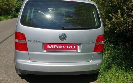 Volkswagen Touran III, 2004 год, 570 000 рублей, 2 фотография