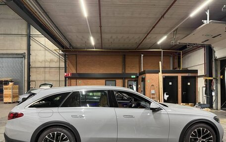 Mercedes-Benz E-Класс, 2024 год, 11 700 000 рублей, 3 фотография