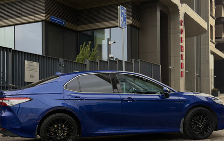 Toyota Camry, 2021 год, 2 850 000 рублей, 2 фотография