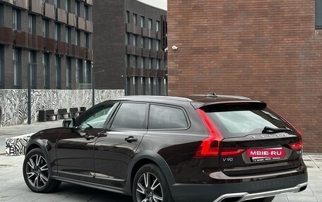 Volvo V90 Cross Country I рестайлинг, 2018 год, 3 500 000 рублей, 2 фотография