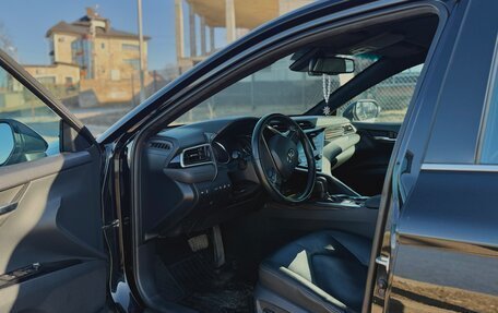 Toyota Camry, 2018 год, 2 950 000 рублей, 10 фотография