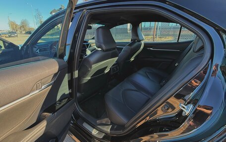 Toyota Camry, 2018 год, 2 950 000 рублей, 11 фотография