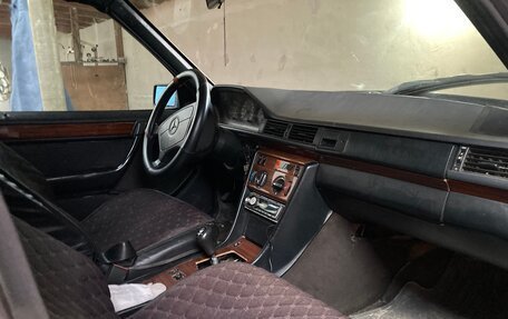 Mercedes-Benz E-Класс, 1994 год, 185 000 рублей, 4 фотография