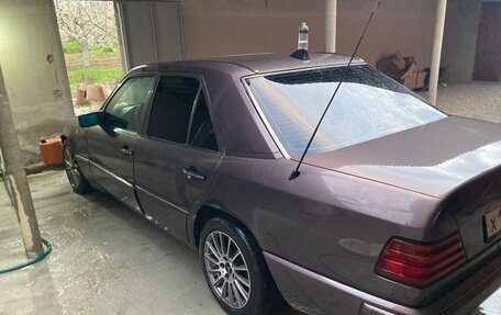 Mercedes-Benz E-Класс, 1994 год, 185 000 рублей, 2 фотография