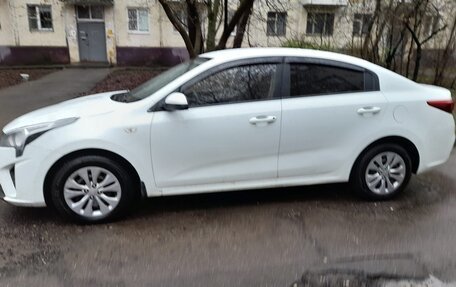 KIA Rio IV, 2020 год, 990 000 рублей, 4 фотография