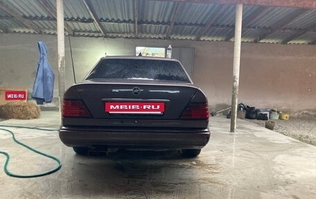 Mercedes-Benz E-Класс, 1994 год, 185 000 рублей, 3 фотография