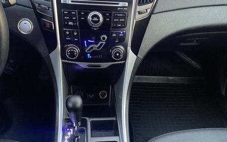 Hyundai Sonata VI, 2010 год, 913 000 рублей, 11 фотография