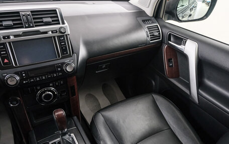 Toyota Land Cruiser Prado 150 рестайлинг 2, 2013 год, 3 799 000 рублей, 12 фотография