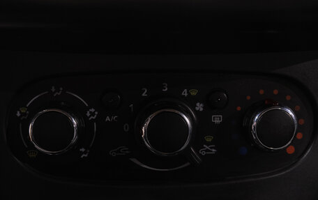 Renault Logan II, 2019 год, 799 000 рублей, 18 фотография