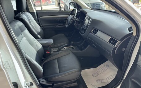 Mitsubishi Outlander III рестайлинг 3, 2014 год, 1 690 000 рублей, 14 фотография