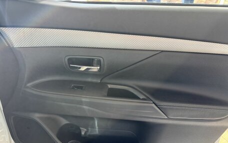 Mitsubishi Outlander III рестайлинг 3, 2014 год, 1 690 000 рублей, 13 фотография