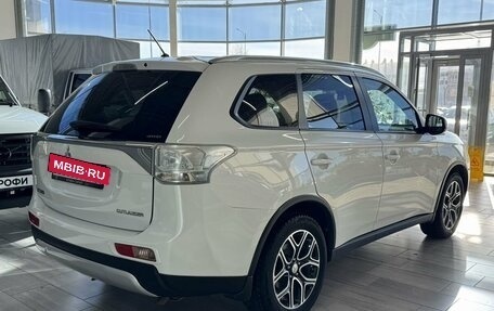 Mitsubishi Outlander III рестайлинг 3, 2014 год, 1 690 000 рублей, 2 фотография