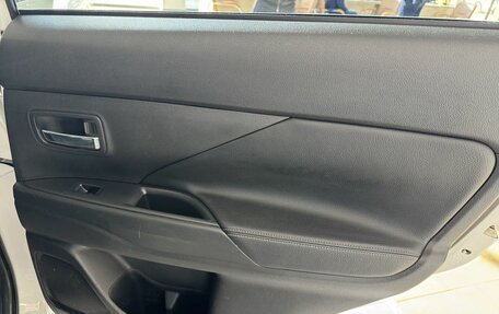 Mitsubishi Outlander III рестайлинг 3, 2014 год, 1 690 000 рублей, 27 фотография