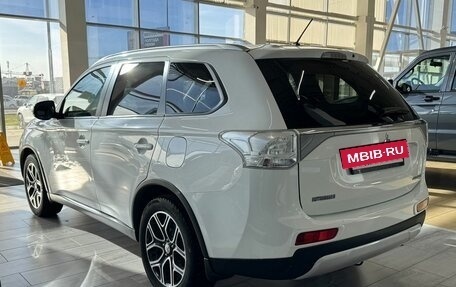 Mitsubishi Outlander III рестайлинг 3, 2014 год, 1 690 000 рублей, 5 фотография