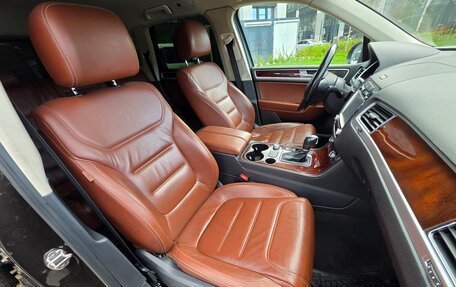 Volkswagen Touareg III, 2015 год, 1 990 000 рублей, 2 фотография