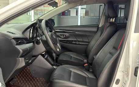 Toyota Yaris XP150 рестайлинг, 2022 год, 1 190 099 рублей, 7 фотография