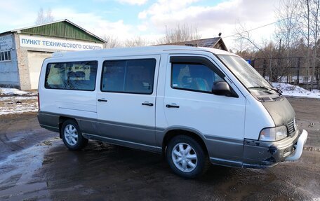 SsangYong Istana, 2000 год, 425 000 рублей, 2 фотография