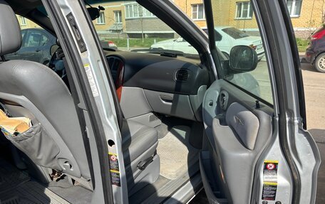 Chrysler Voyager IV, 2005 год, 700 000 рублей, 26 фотография