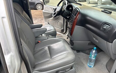 Chrysler Voyager IV, 2005 год, 700 000 рублей, 32 фотография