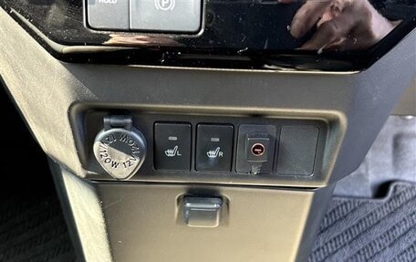 Toyota Roomy I, 2023 год, 948 000 рублей, 17 фотография