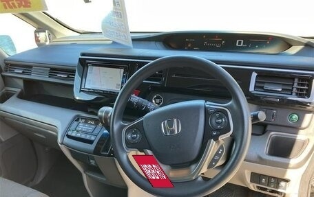 Honda Stepwgn IV, 2017 год, 1 355 000 рублей, 7 фотография