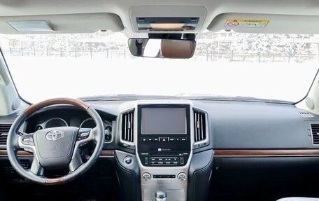 Toyota Land Cruiser 200, 2016 год, 5 700 000 рублей, 7 фотография