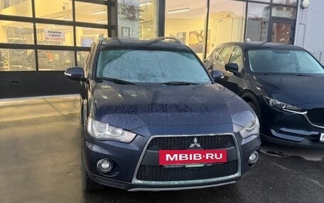 Mitsubishi Outlander III рестайлинг 3, 2010 год, 890 000 рублей, 2 фотография