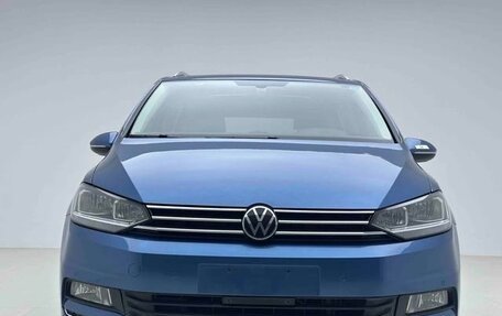 Volkswagen Touran III, 2022 год, 1 830 000 рублей, 1 фотография