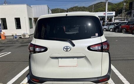 Toyota Sienta II, 2022 год, 1 253 000 рублей, 5 фотография