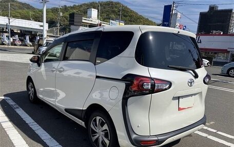 Toyota Sienta II, 2022 год, 1 253 000 рублей, 6 фотография