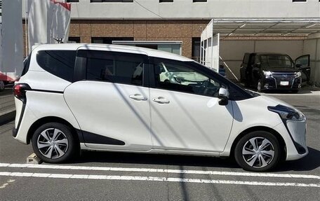 Toyota Sienta II, 2022 год, 1 253 000 рублей, 2 фотография