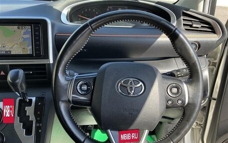 Toyota Sienta II, 2022 год, 1 253 000 рублей, 10 фотография