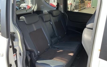 Toyota Sienta II, 2022 год, 1 253 000 рублей, 28 фотография