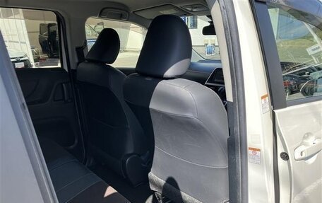 Toyota Sienta II, 2022 год, 1 253 000 рублей, 30 фотография