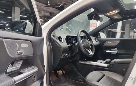 Mercedes-Benz GLA, 2022 год, 2 800 000 рублей, 14 фотография