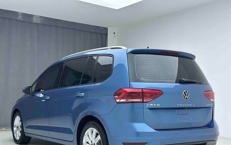 Volkswagen Touran III, 2022 год, 1 830 000 рублей, 3 фотография
